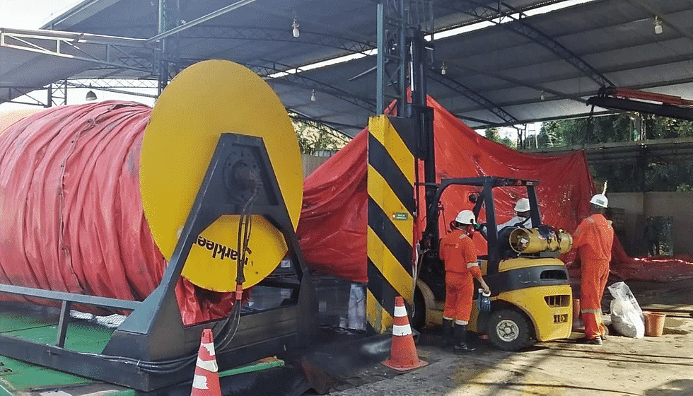 SERVIÇO DE LAVAGEM  E DESCONTAMINAÇÃO DE BARREIRAS DE CONTENÇÃO